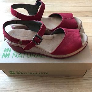 El Naturalista wedge sandals red